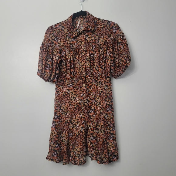 Free PeopleBonnie Floral Print Point Collar V-Neck Button Front Puff Short Sleev - Picture 3 of 11